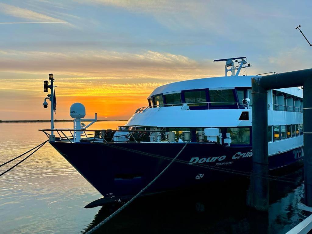 Douro Cruiser Hotel Vila Nova de Gaia Bagian luar foto